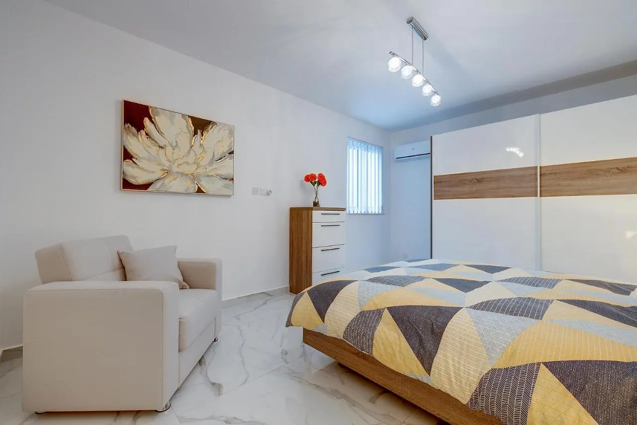 Stylish 2Br Apartment In Central St Julians Saint Julian's 0*,  Malta