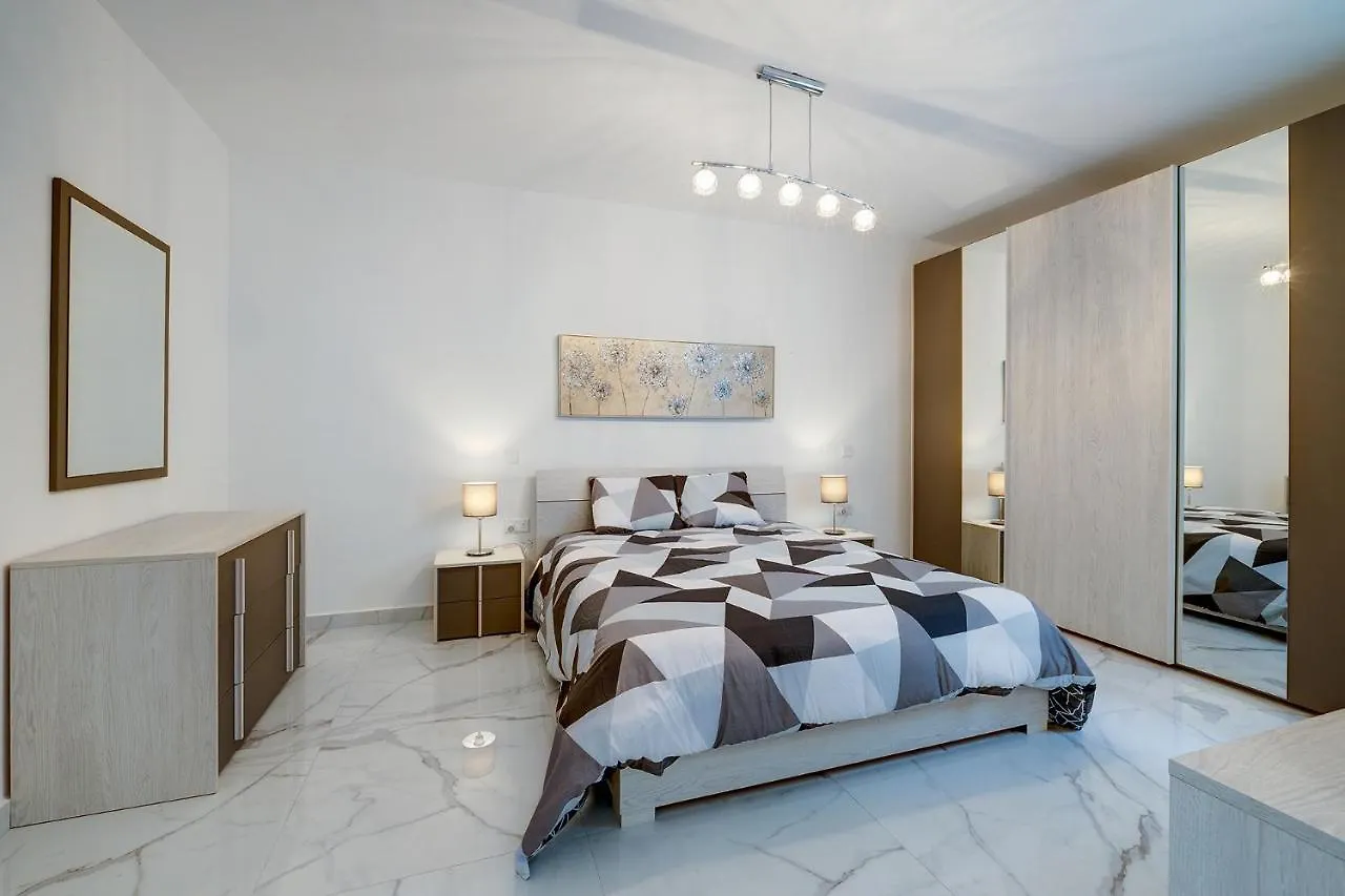 Stylish 2Br Apartment In Central St Julians Saint Julian's